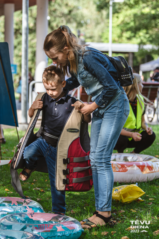 Tēvu dienas pasākums "Drošās rokās" Piņķos 