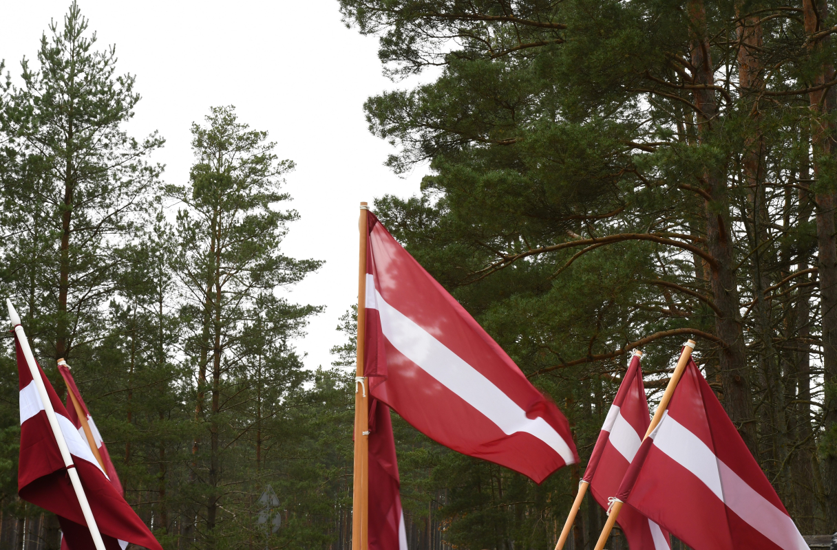 Piemiņas brīdis Latvijas Brīvības cīņās kritušajiem varoņiem kopā ar vēsturnieku Māri Ribicki | 10.11.2023.