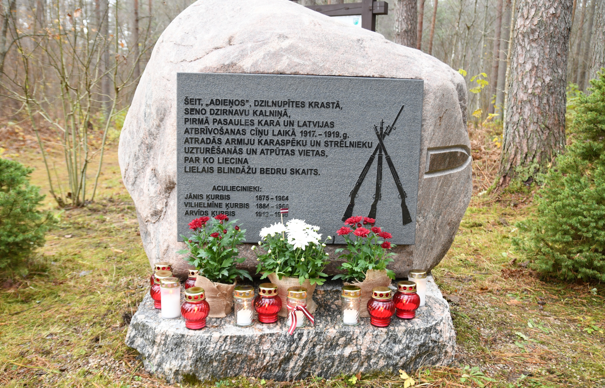 Piemiņas brīdis Latvijas Brīvības cīņās kritušajiem varoņiem kopā ar vēsturnieku Māri Ribicki | 10.11.2023.
