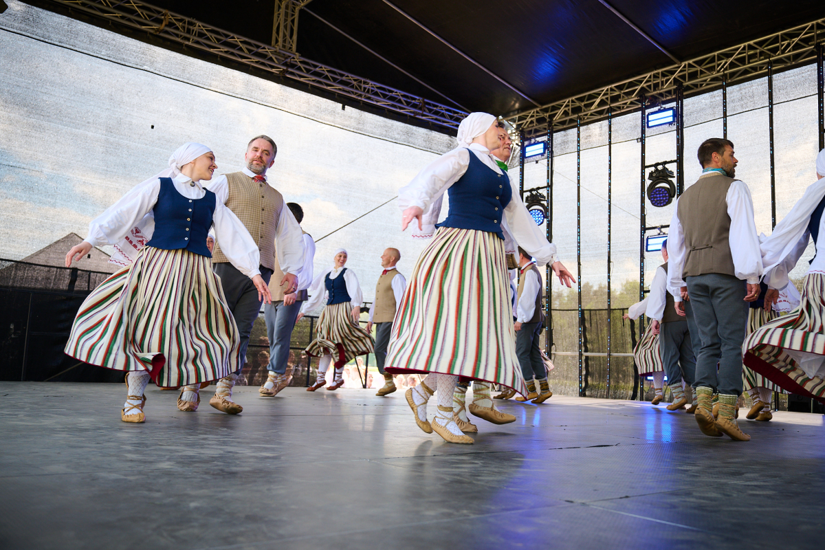 Koncertuzvedums "Sprīdītis dodas pasaulē"