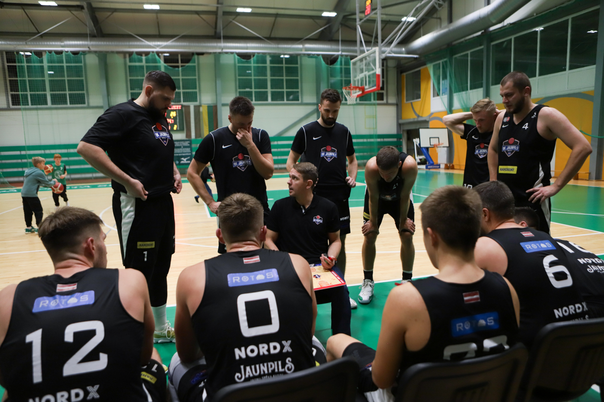 Reģionālās basketbola līgas spēle Mārupē. "Mārupes SC" : BK "Jaunpils