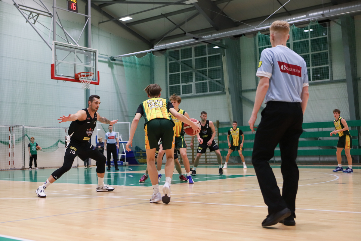 Reģionālās basketbola līgas spēle Mārupē. "Mārupes SC" : BK "Jaunpils