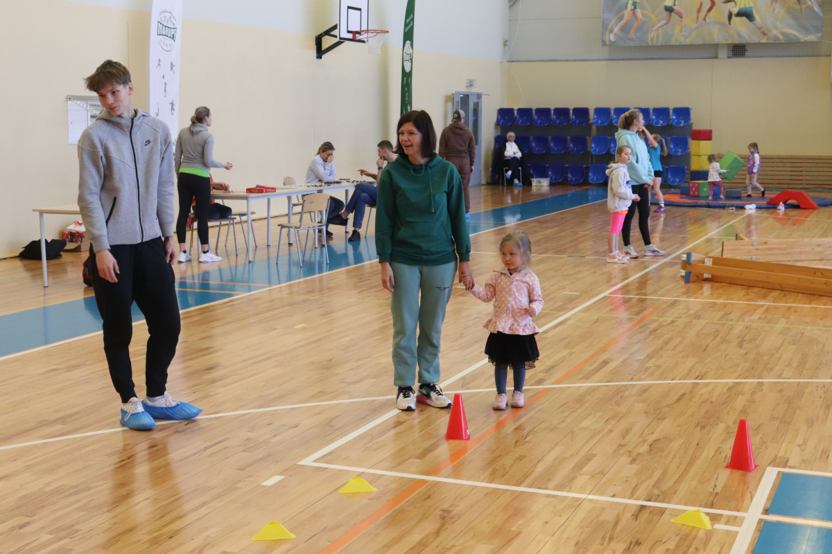Ģimenes sporta diena Tīrainē 