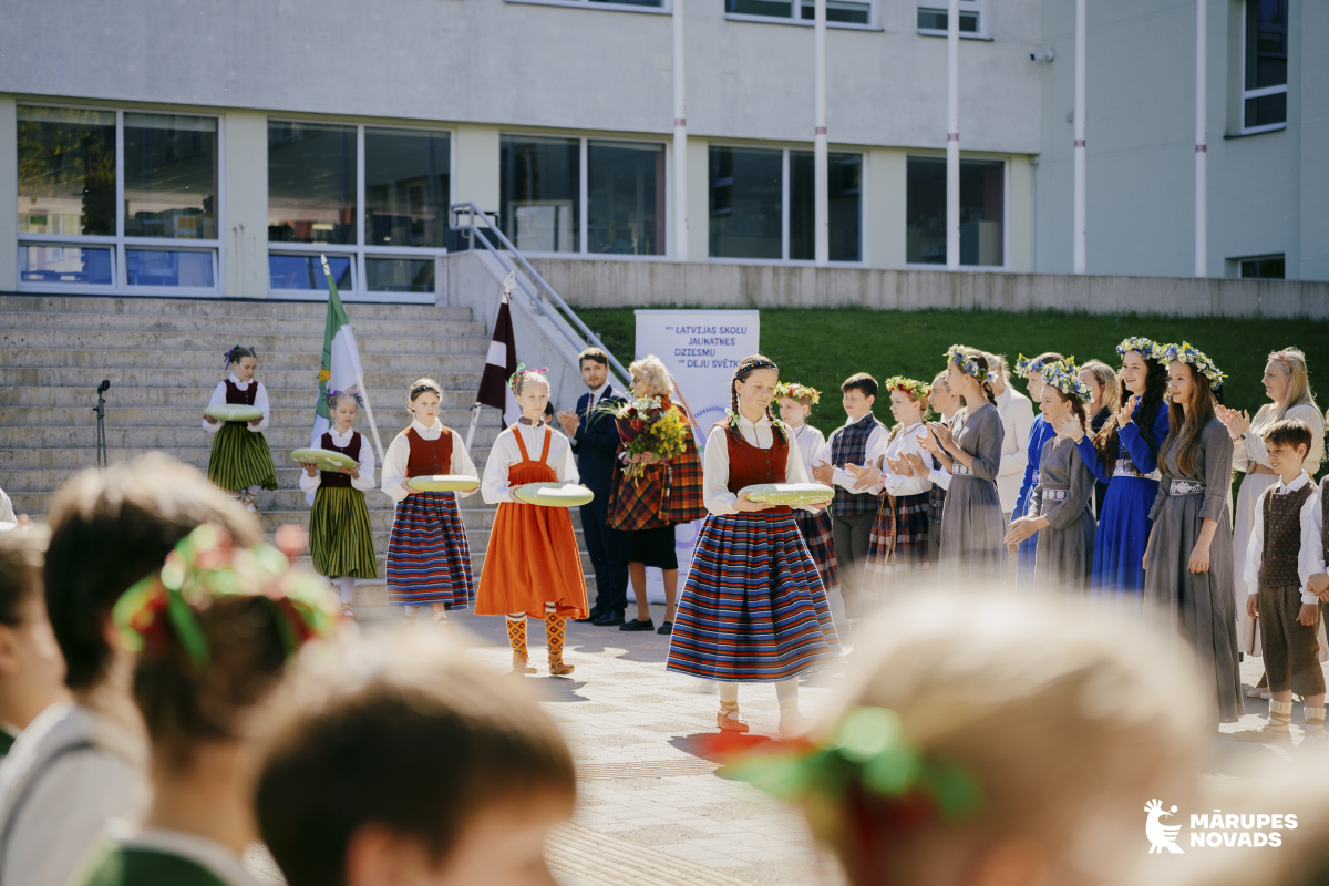 XIII Latvijas Skolu jaunatnes dziesmu un deju svētku "Savīšanās ceļš" 