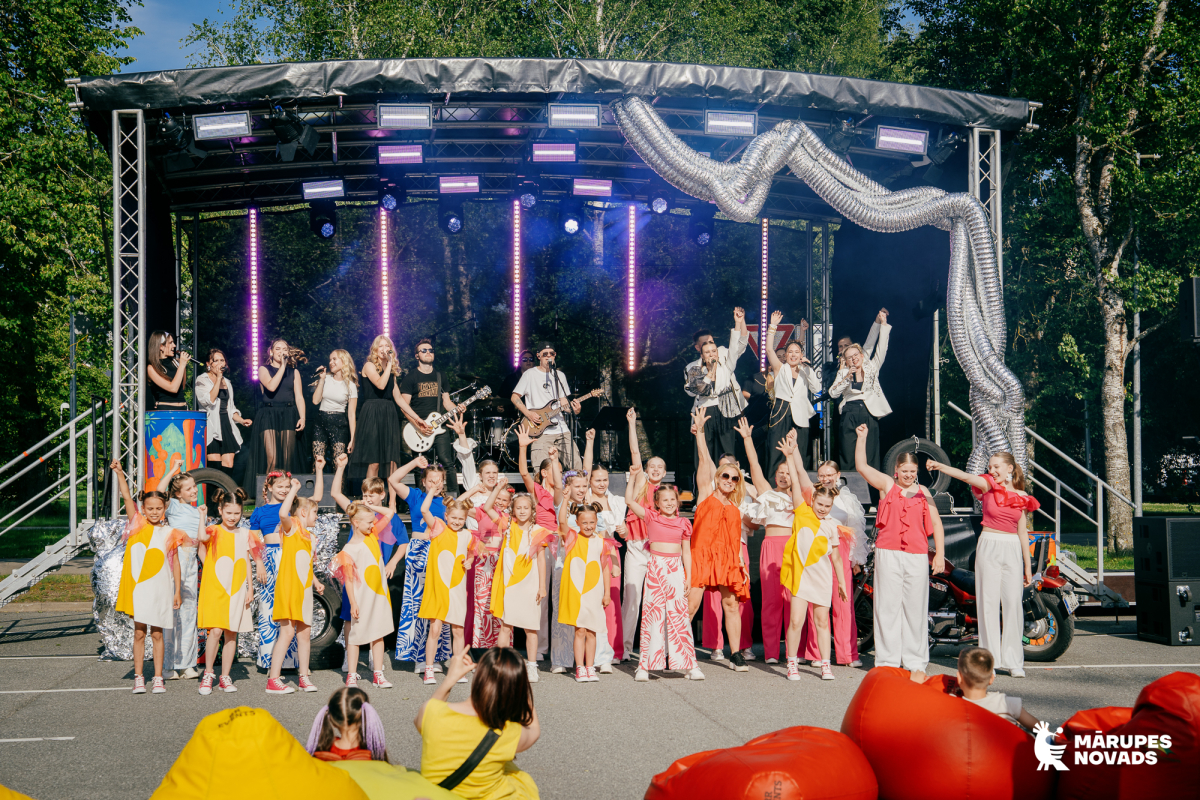 Babītes Kultūrizglītības centra popgrupu jubilejas koncerts “Sadosim pa bundžām” 