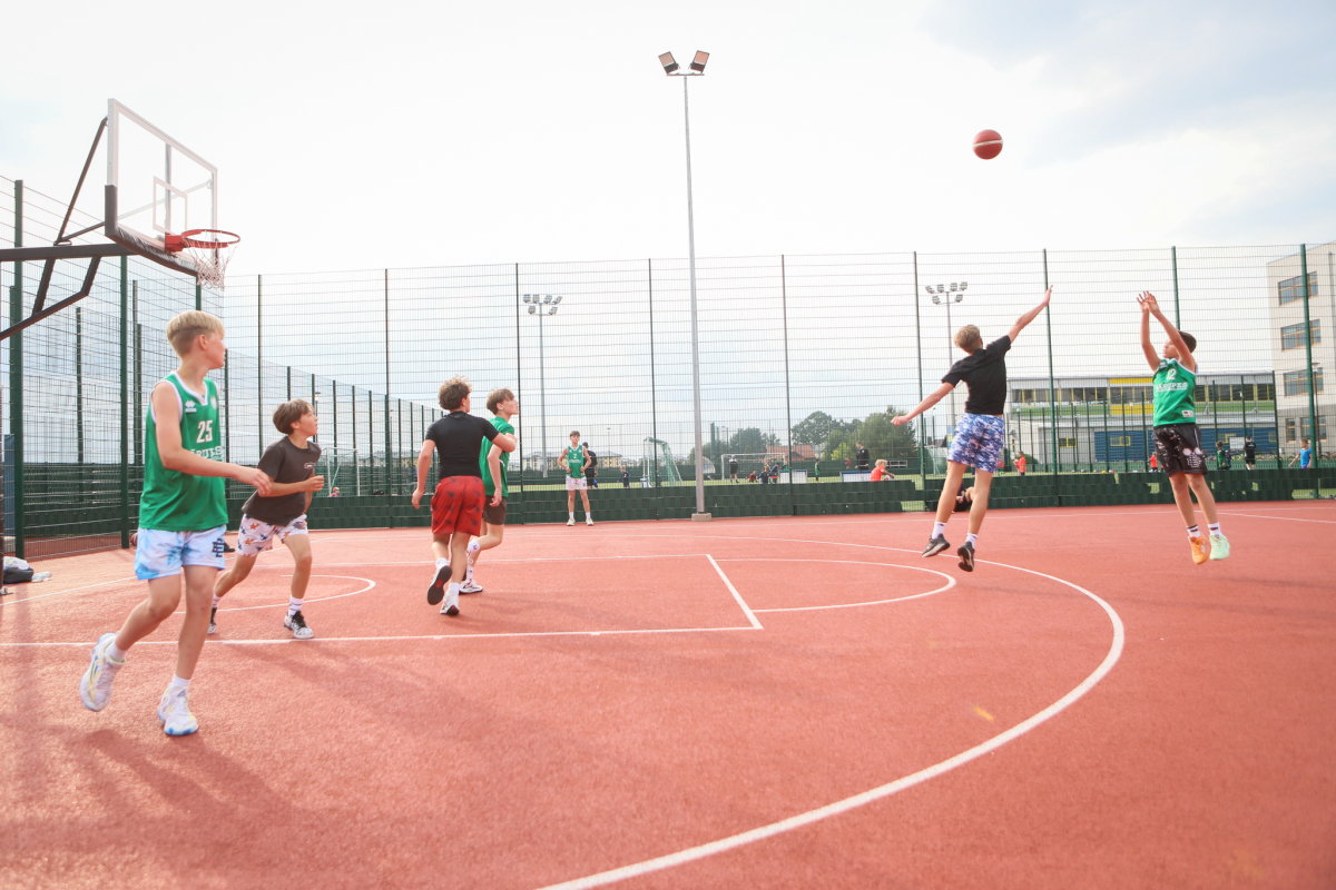 3x3 basketbola turnīrs U-13 un ģimenes grupai 
