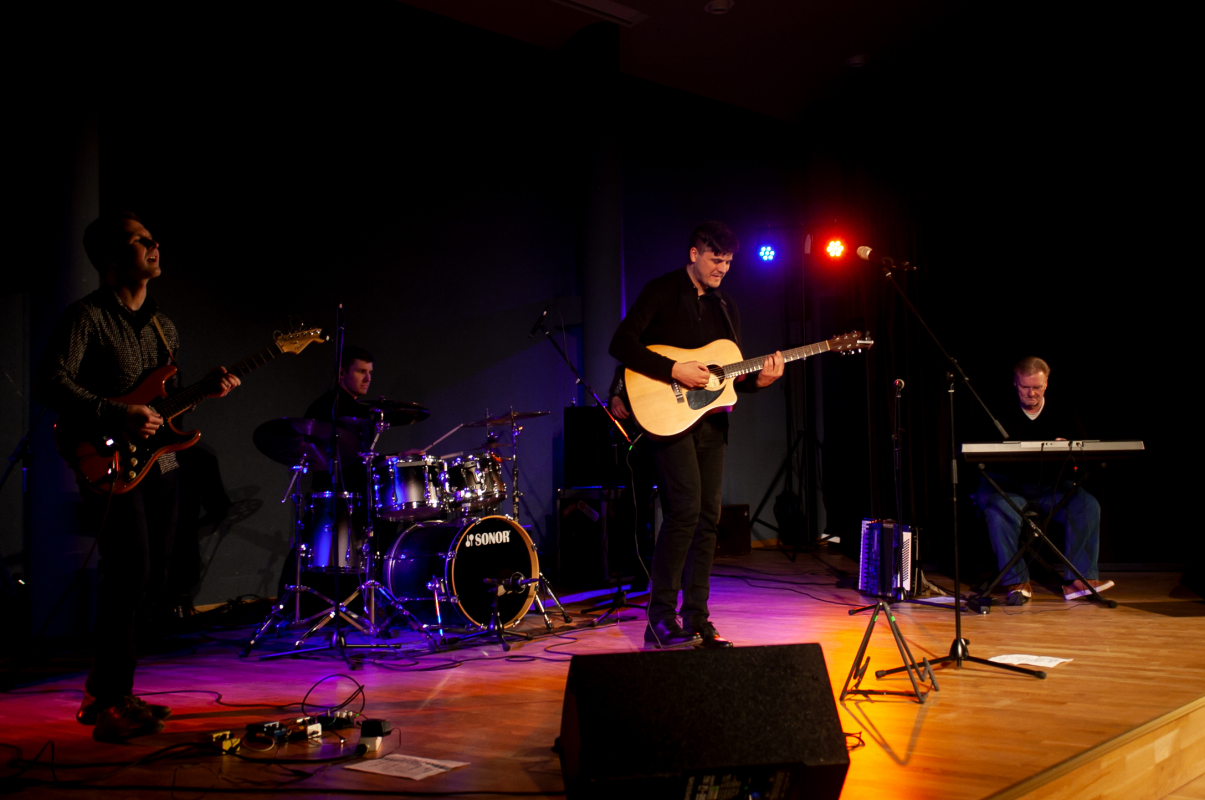 Mūzikas grupa "Dabasu Durovys" Piņķos