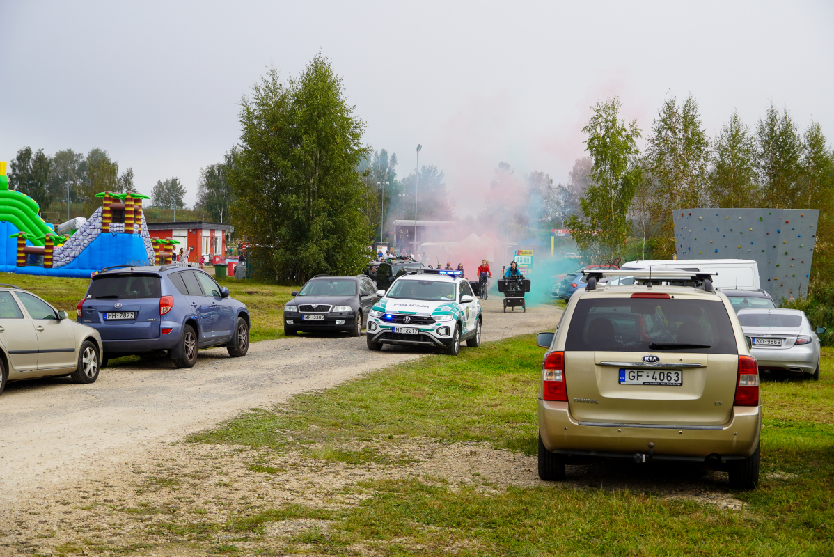 Bildē redzams Aktīvās tūrisma sezonas noslēguma velo brauciens Mārupes novadā