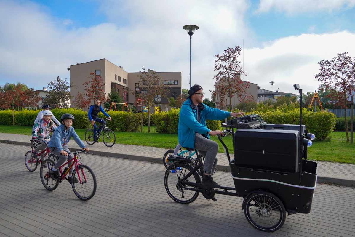 Bildē redzams Aktīvās tūrisma sezonas noslēguma velo brauciens Mārupes novadā