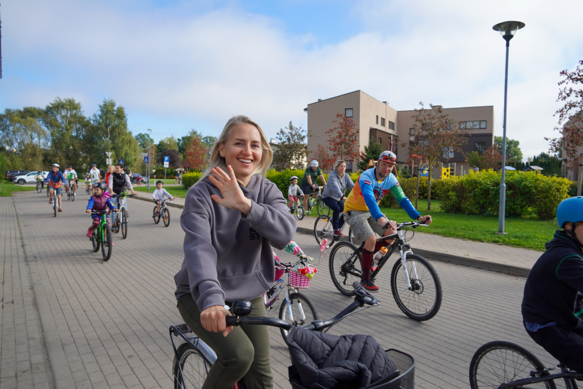 Bildē redzams Aktīvās tūrisma sezonas noslēguma velo brauciens Mārupes novadā
