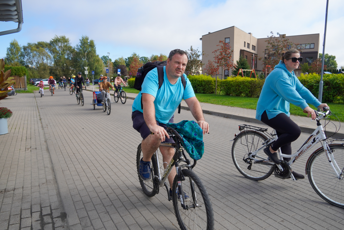 Bildē redzams Aktīvās tūrisma sezonas noslēguma velo brauciens Mārupes novadā