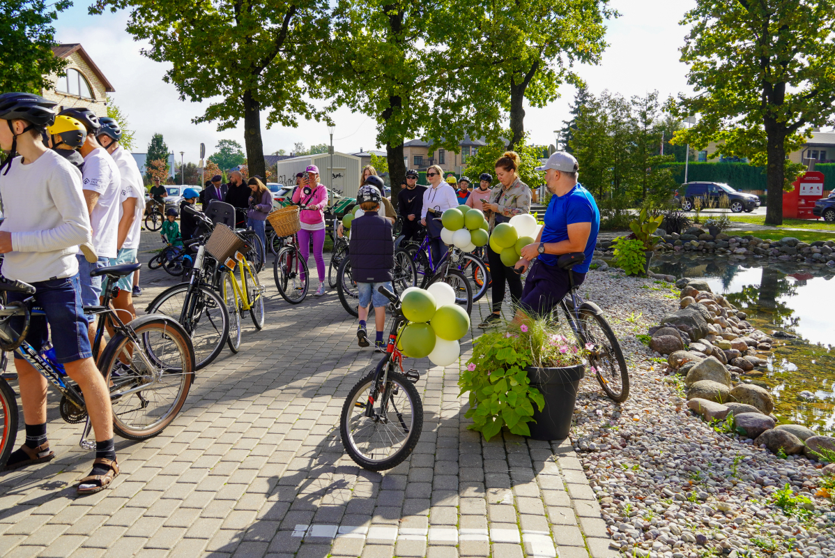 Bildē redzams Aktīvās tūrisma sezonas noslēguma velo brauciens Mārupes novadā