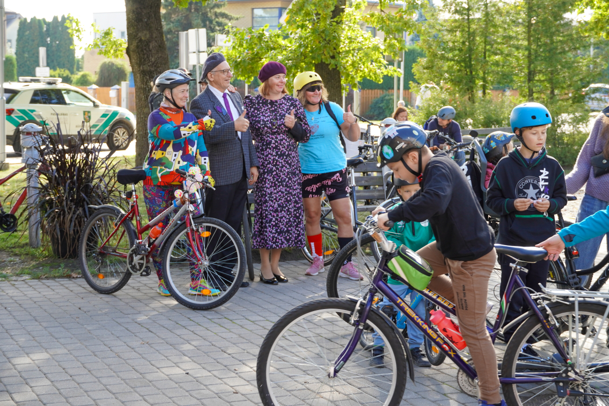 Bildē redzams Aktīvās tūrisma sezonas noslēguma velo brauciens Mārupes novadā