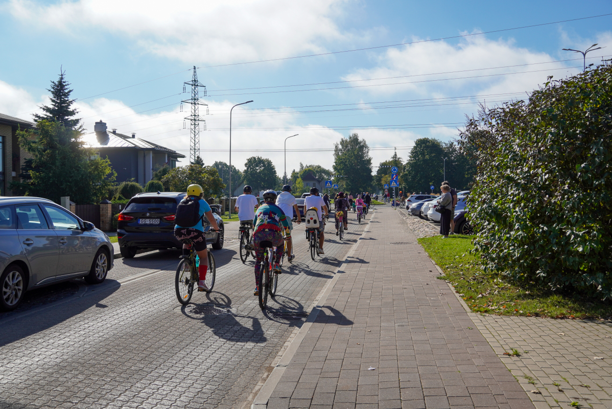 Bildē redzams Aktīvās tūrisma sezonas noslēguma velo brauciens Mārupes novadā