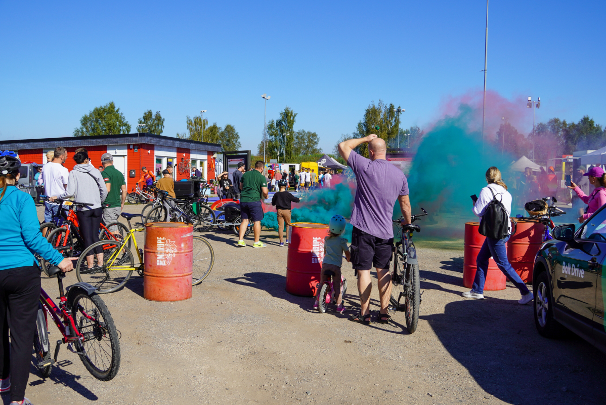 Bildē redzams Aktīvās tūrisma sezonas noslēguma velo brauciens Mārupes novadā
