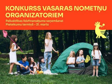 Oranžas krāsas vizuālis ar tekstu Konkurss vasaras nometņu organizēšanai 
