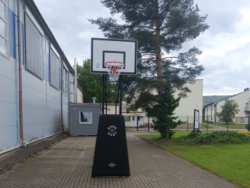 pārvietojams basketbola grozs