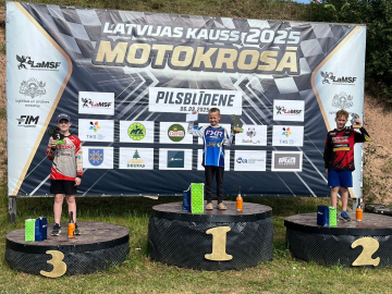 Puiši uz pjedestāla
