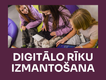Violets fons ar jauniešu foto un baltiem burtiem tekstu