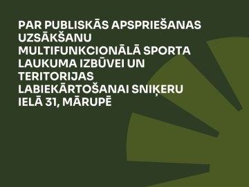 Tumši zaļš fons ar gaiši zaļu zīmējumu par publiskās apspriešanas uzsākšanu multifunkcionālā sporta laukuma izbūvei un teritorijas labiekārtošanai Mārupē, Sniķeru ielā 31