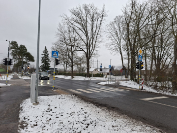 Ceļu krustojums ar zīmēm