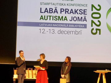 Cilvēki uz skatuves