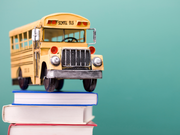 Skolēnu autobuss uz grāmatām