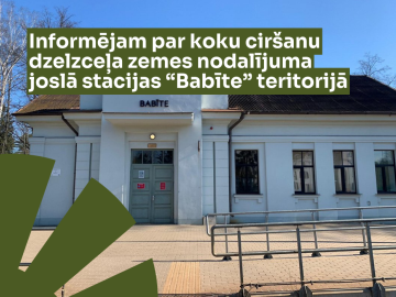 dzelzceļa stacijas ēkas foto ar teksta grafiku virsū