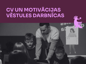 melnbalta bilde ar jauniešiem pie datora un papildus tekstuāls info par CV un motivācijas vēstuļu darbnīcām