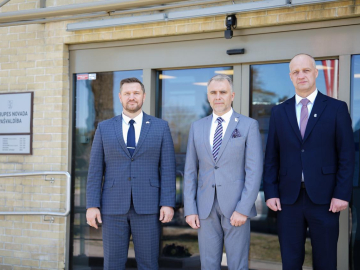 Priekšsēdētājs un vietnieki