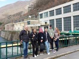 Ģimnāzijas skolēni Ziemeļmaķedonijā iepazīst atjaunojamo energoresursu nozīmi 