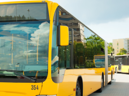 2023. gadā braukšanas maksas atvieglojumus starppilsētu un vietējās nozīmes autobusos, vilcienos varēs saņemt tikai ar eID karti
