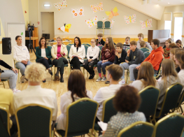 Uzņēmēji ar skolēniem diskutē par darba vidē nepieciešamajām prasmēm