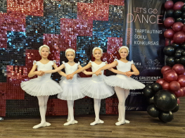 Baleta studijas audzēknēm panākumi starptautiskā deju konkursā Palangā