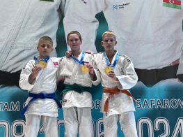 Sacensību čempionu ar medaļām