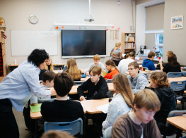 Uzsāk kampaņu mobinga novēršanai skolās, aicinot apmācībām pieteikties klašu audzinātājus