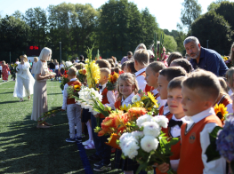 Skolas gaitas uzsāk seši simti pirmklasnieku