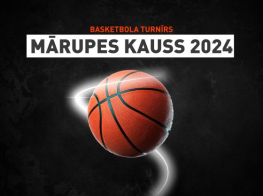 Oranža basketbola bumba uz melna fona
