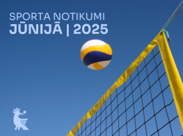 Dzeltenes volejbola tīkls kuram lido pāri bumba