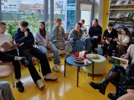 Daudz bērni vienkopus