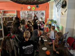 Halovīna pasākuma dalībnieki