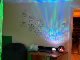 Izgaismots objekts un mēbeles