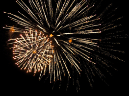 Attēls ar uguņošanas skatu