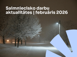 Āra skats ar laternām un sniegu