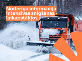 Sniega tīrīšanas traktors ar koši oranžu teksta un elementu grafiku virsū