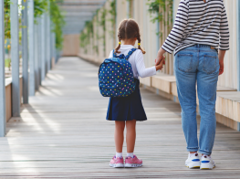 Mazs bērns un mamma