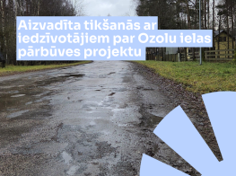 Bedrainas ielas foto ar gaišu grafiku un tekstu virsū