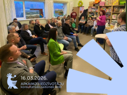 auditorijas bilde, telpa pilna ar cilvēkiem