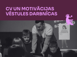 melnbalta bilde ar jauniešiem pie datora un papildus tekstuāls info par CV un motivācijas vēstuļu darbnīcām