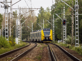 Vilciens brauc pa sliedēm